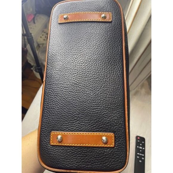 Preloved Dooney & Bourke Pebble Grain Tote – Classic Charm, Timeless Style - Picture 4 of 5